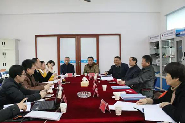 熱烈慶祝我司PVDF大規(guī)格板材專利轉(zhuǎn)化推進(jìn)項(xiàng)目驗(yàn)收?qǐng)A滿成功！