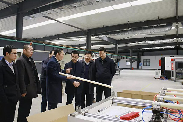 比亞迪股份有限公司副總裁劉煥明、株洲市高新區(qū)管委會副主任馬立恒、統(tǒng)戰(zhàn)部長周玉智等領(lǐng)導(dǎo)一行蒞臨我司 指導(dǎo)工作