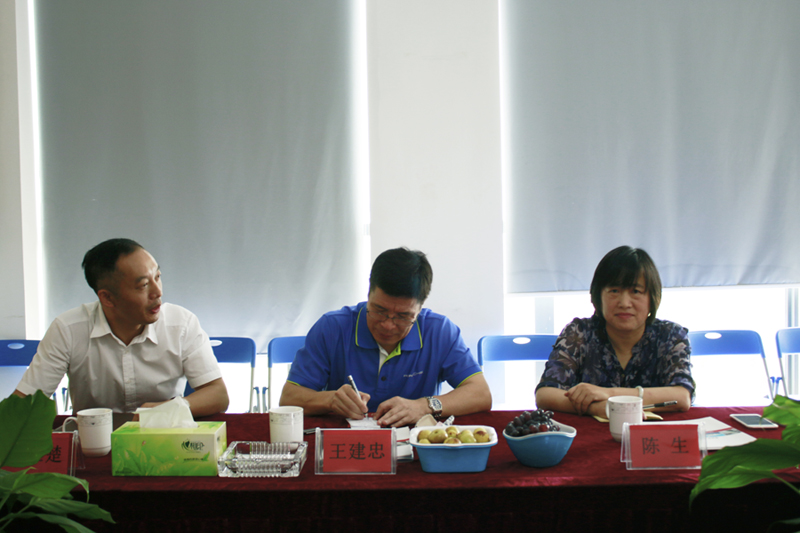 中國氟塑協(xié)會(huì)王建忠理事長、陳生秘書長一行蒞臨我司指導(dǎo)工作